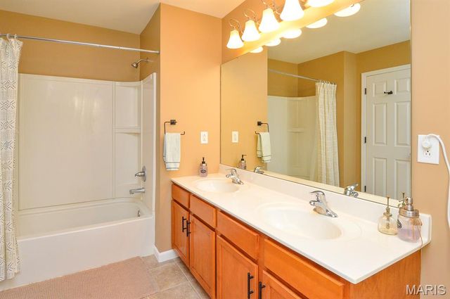 2250 Amberleigh Drive, Maryville, IL 62062