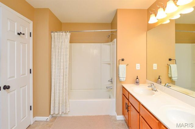 2250 Amberleigh Drive, Maryville, IL 62062