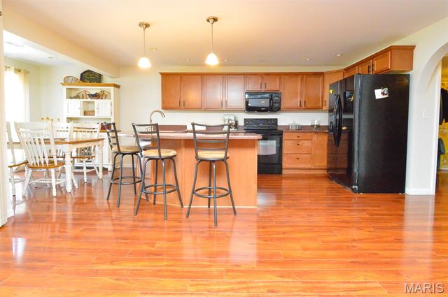 2250 Amberleigh Drive, Maryville, IL 62062