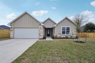 116 Callie ST, Smithville, TX 78957