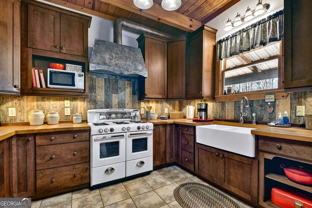396 Dover Falls Trail, Ellijay, GA 30540