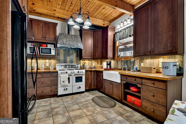 396 Dover Falls Trail, Ellijay, GA 30540