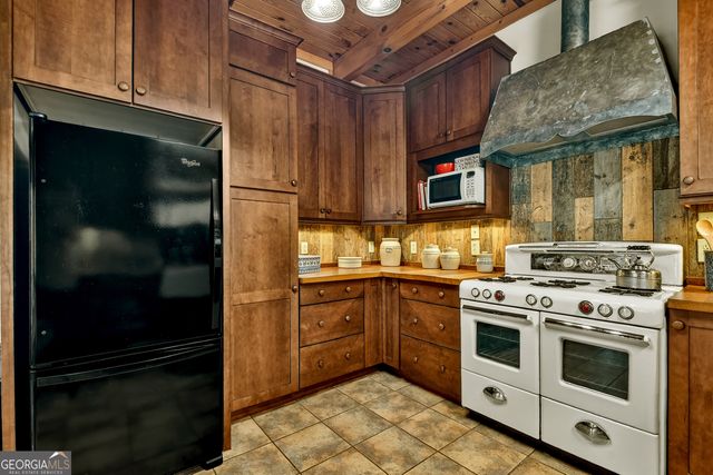 396 Dover Falls Trail, Ellijay, GA 30540