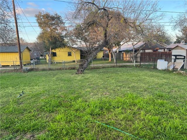 408 W Ave C, Kingsville, TX 78363