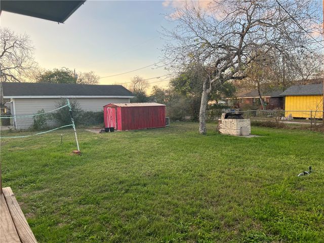 408 W Ave C, Kingsville, TX 78363