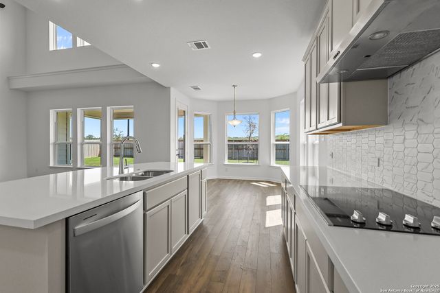 138 Annette Dr, Castroville, TX 78009