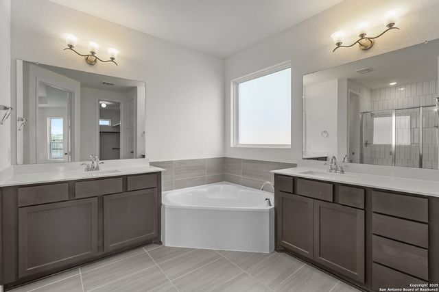 138 Annette Dr, Castroville, TX 78009