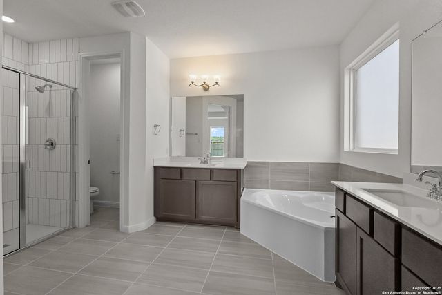 138 Annette Dr, Castroville, TX 78009