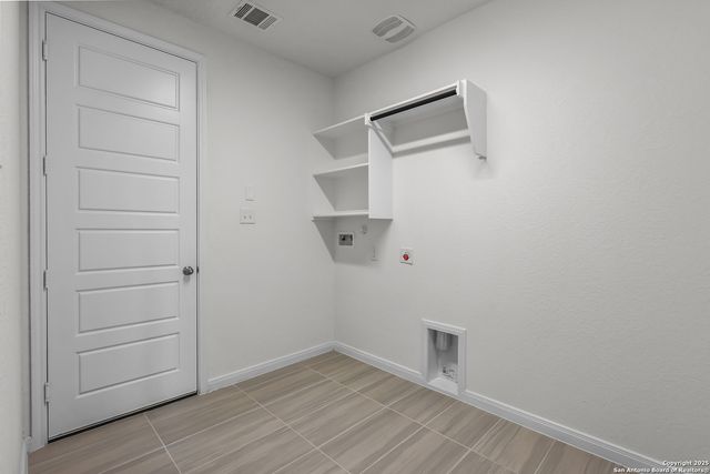 138 Annette Dr, Castroville, TX 78009