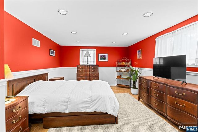 226 Mulberry Place, Ridgewood, NJ 07450