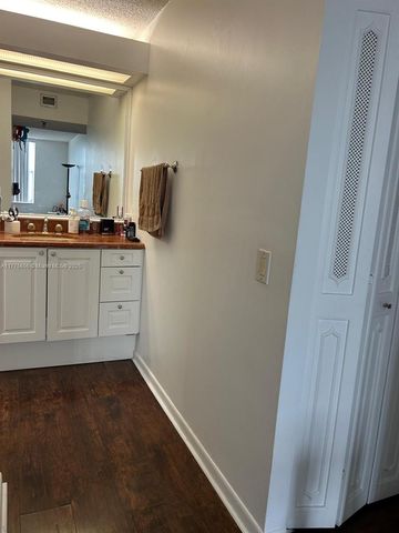 17890 W Dixie Highway 714, North Miami Beach, FL 33160