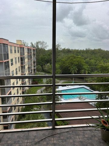 17890 W Dixie Highway 714, North Miami Beach, FL 33160