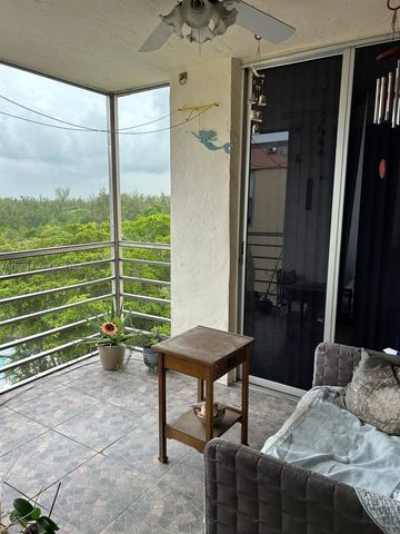 17890 W Dixie Highway 714, North Miami Beach, FL 33160