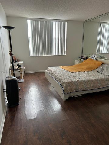 17890 W Dixie Highway 714, North Miami Beach, FL 33160