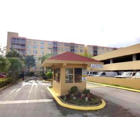 17890 W Dixie Highway 714, North Miami Beach, FL 33160