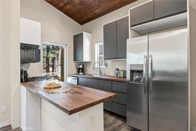 426 Crystal Court, Big Bear Lake, CA 92315