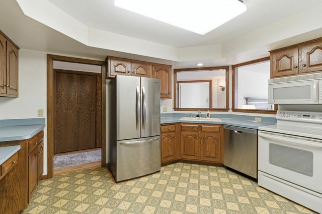 3030 Saint Albans Mill Road 213, Minnetonka, MN 55305