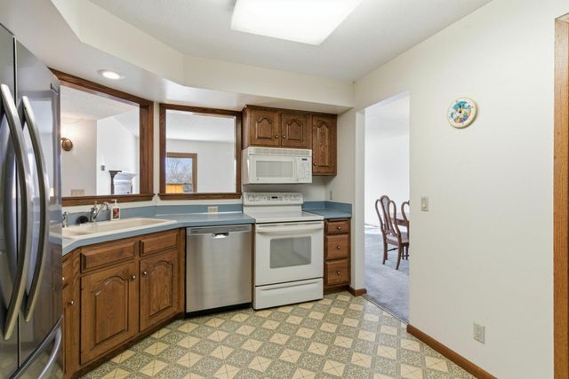 3030 Saint Albans Mill Road 213, Minnetonka, MN 55305