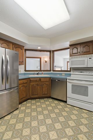 3030 Saint Albans Mill Road 213, Minnetonka, MN 55305