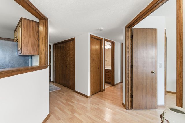 3030 Saint Albans Mill Road 213, Minnetonka, MN 55305