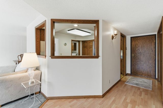 3030 Saint Albans Mill Road 213, Minnetonka, MN 55305