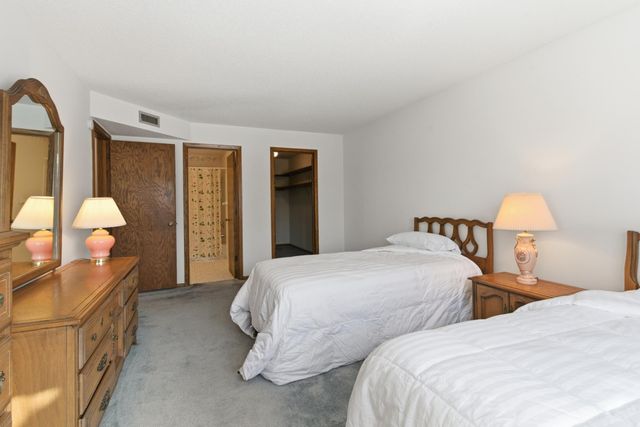 3030 Saint Albans Mill Road 213, Minnetonka, MN 55305