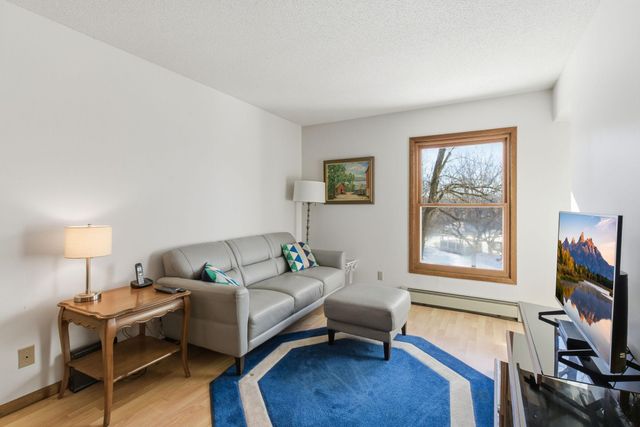 3030 Saint Albans Mill Road 213, Minnetonka, MN 55305