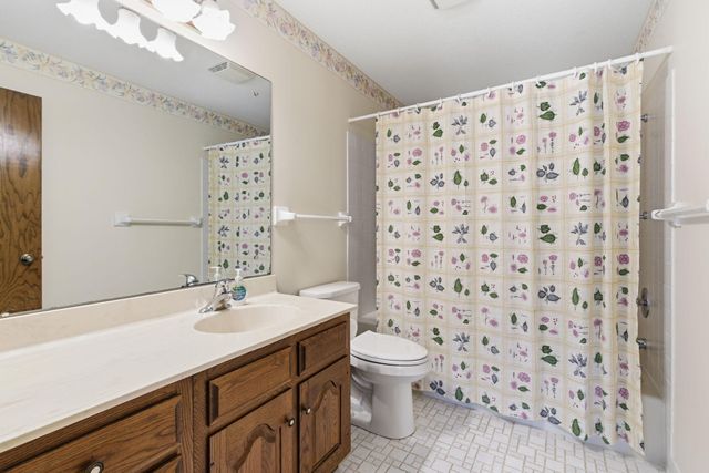 3030 Saint Albans Mill Road 213, Minnetonka, MN 55305