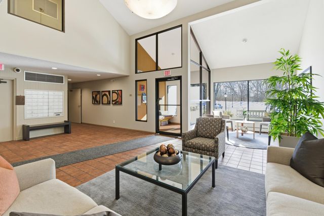 3030 Saint Albans Mill Road 213, Minnetonka, MN 55305