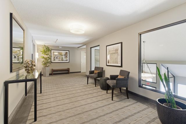 3030 Saint Albans Mill Road 213, Minnetonka, MN 55305