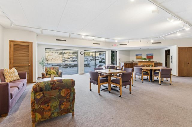 3030 Saint Albans Mill Road 213, Minnetonka, MN 55305