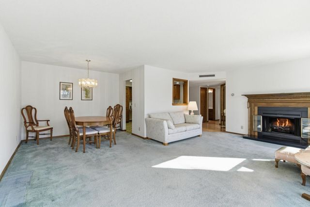 3030 Saint Albans Mill Road 213, Minnetonka, MN 55305