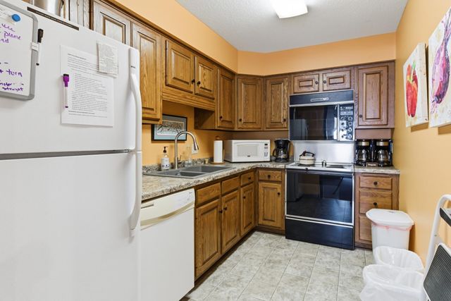 3030 Saint Albans Mill Road 213, Minnetonka, MN 55305