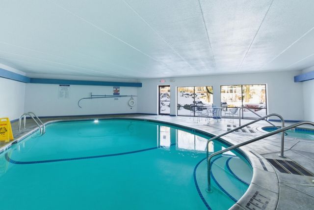 3030 Saint Albans Mill Road 213, Minnetonka, MN 55305