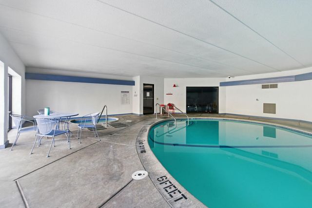 3030 Saint Albans Mill Road 213, Minnetonka, MN 55305