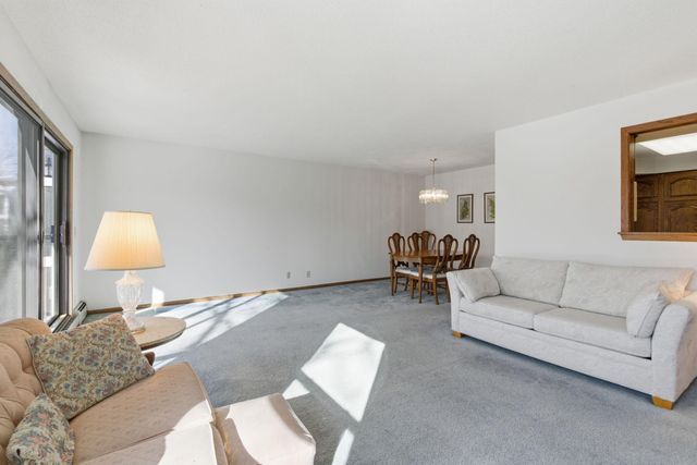 3030 Saint Albans Mill Road 213, Minnetonka, MN 55305