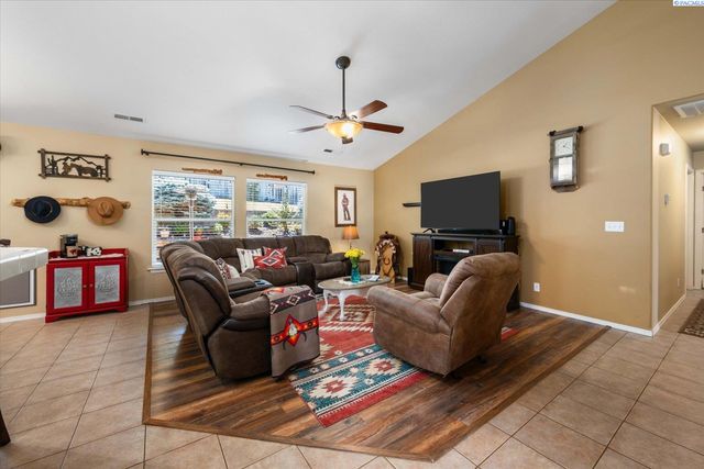 3721 Cherry Ct., West Richland, WA 99353