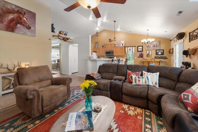 3721 Cherry Ct., West Richland, WA 99353