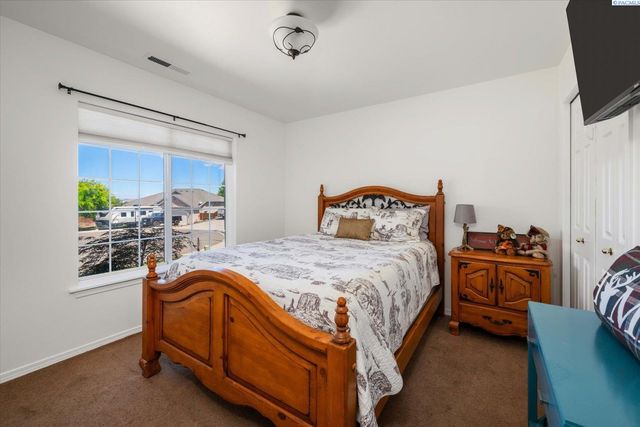 3721 Cherry Ct., West Richland, WA 99353