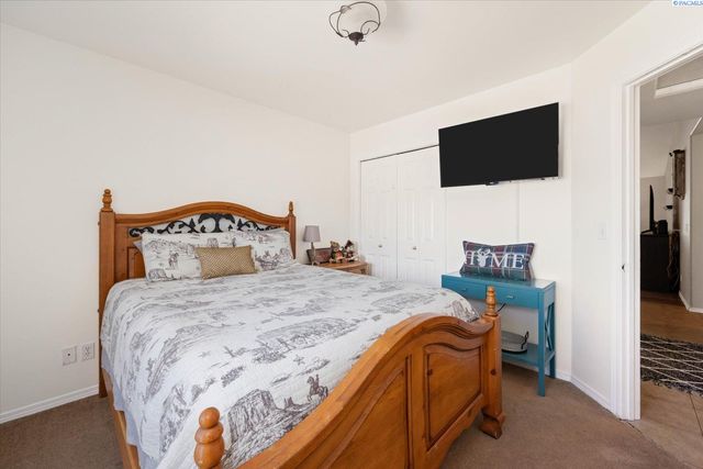 3721 Cherry Ct., West Richland, WA 99353