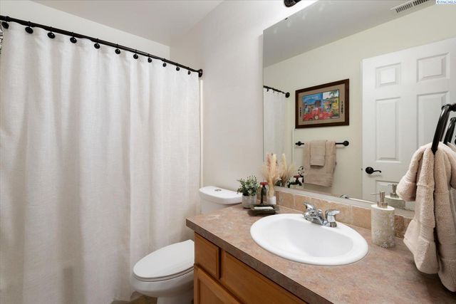 3721 Cherry Ct., West Richland, WA 99353