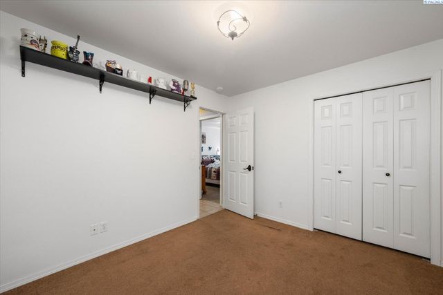 3721 Cherry Ct., West Richland, WA 99353