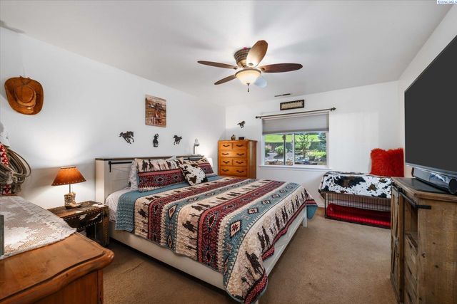 3721 Cherry Ct., West Richland, WA 99353