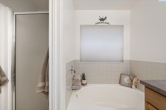 3721 Cherry Ct., West Richland, WA 99353