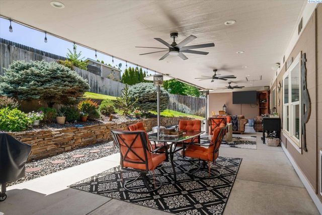 3721 Cherry Ct., West Richland, WA 99353