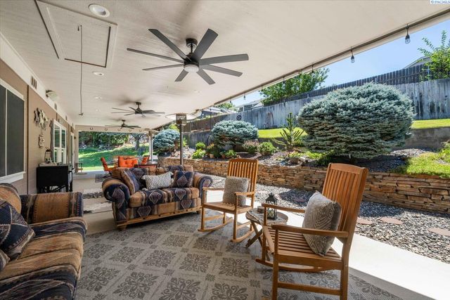 3721 Cherry Ct., West Richland, WA 99353