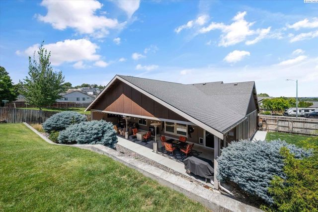 3721 Cherry Ct., West Richland, WA 99353