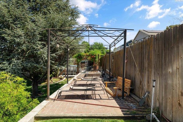 3721 Cherry Ct., West Richland, WA 99353