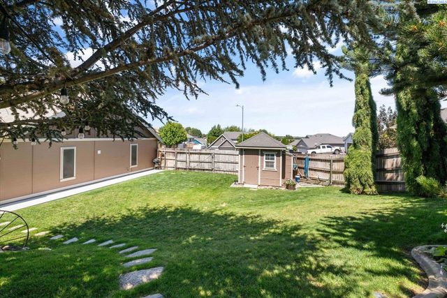 3721 Cherry Ct., West Richland, WA 99353