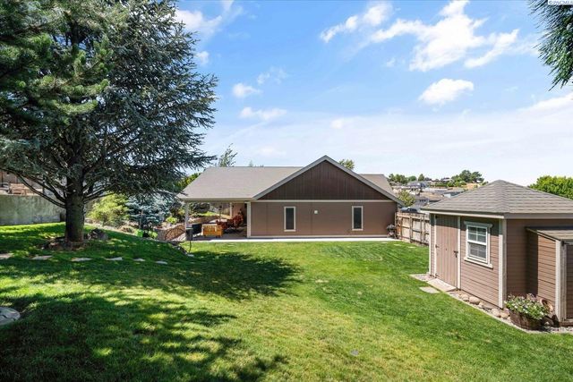 3721 Cherry Ct., West Richland, WA 99353